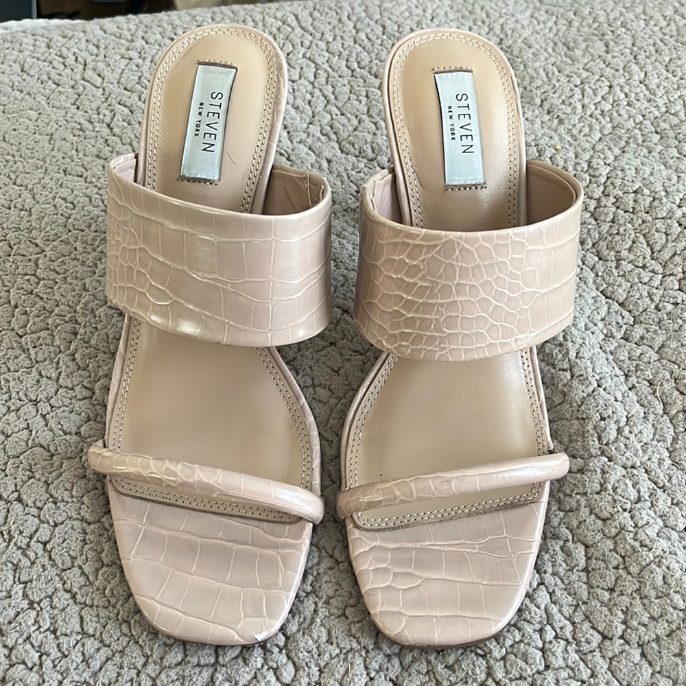 Steve Madden nude snake skin sandals / heels